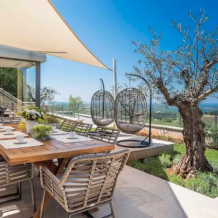 Villa Luxurious With Stunning View In Buje