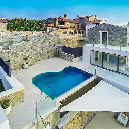 Villa Luxurious With Stunning View In Buje Merisce