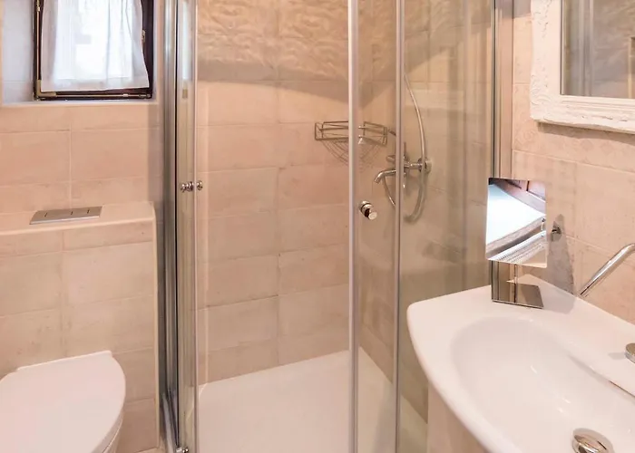 Villa Luxurious With Stunning View In Buje Merisce