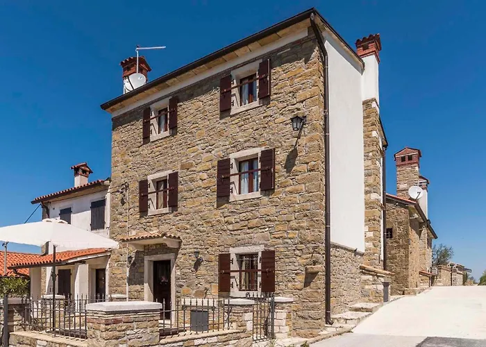 Villa Luxurious With Stunning View In Buje Merisce
