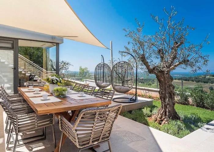 Villa Luxurious With Stunning View In Buje